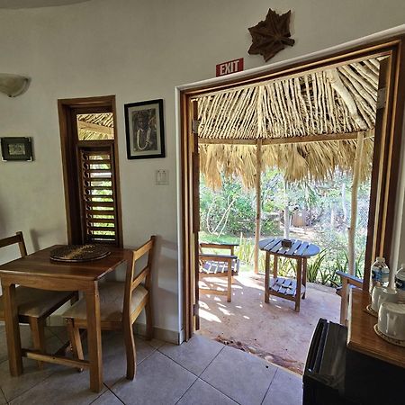 KuDehya Guesthouse Treasure Beach Exterior foto