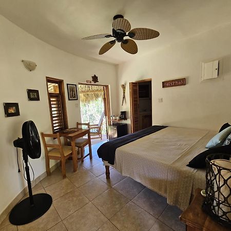 KuDehya Guesthouse Treasure Beach Exterior foto