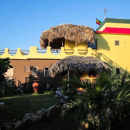 KuDehya Guesthouse Treasure Beach Exterior foto