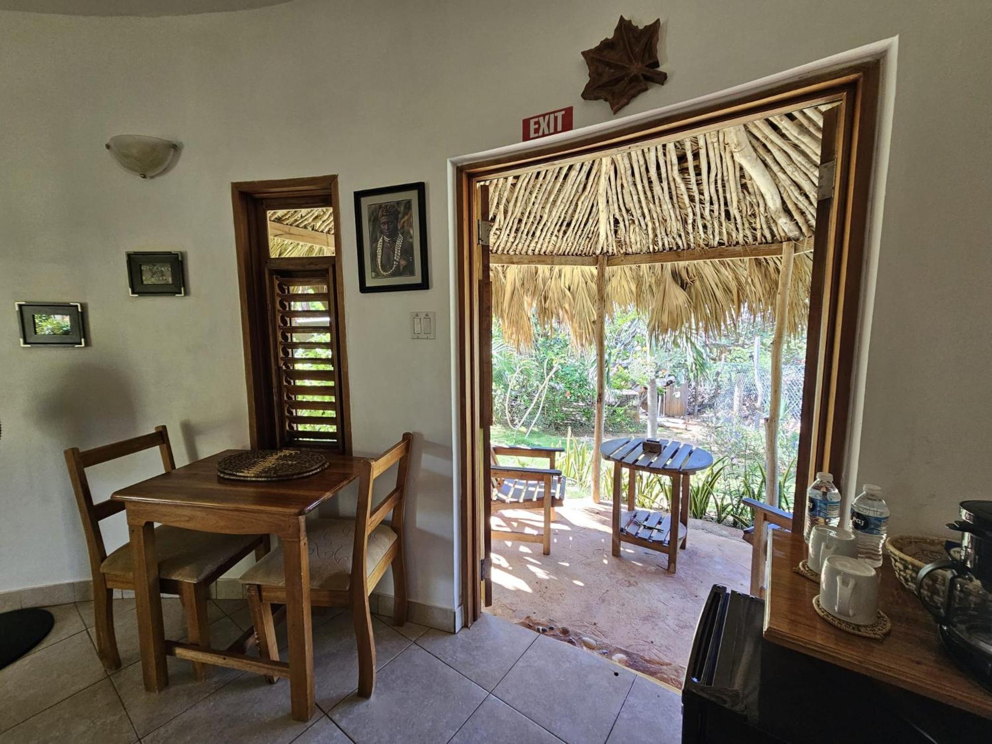 KuDehya Guesthouse Treasure Beach Exterior foto