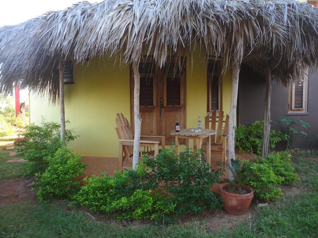 KuDehya Guesthouse Treasure Beach Zimmer foto