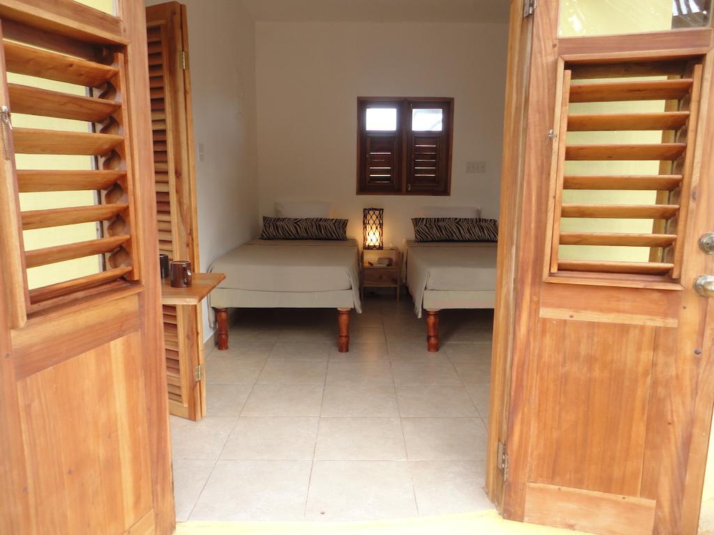 KuDehya Guesthouse Treasure Beach Zimmer foto