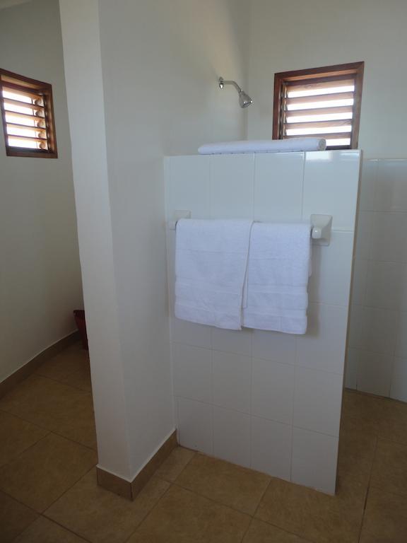 KuDehya Guesthouse Treasure Beach Zimmer foto