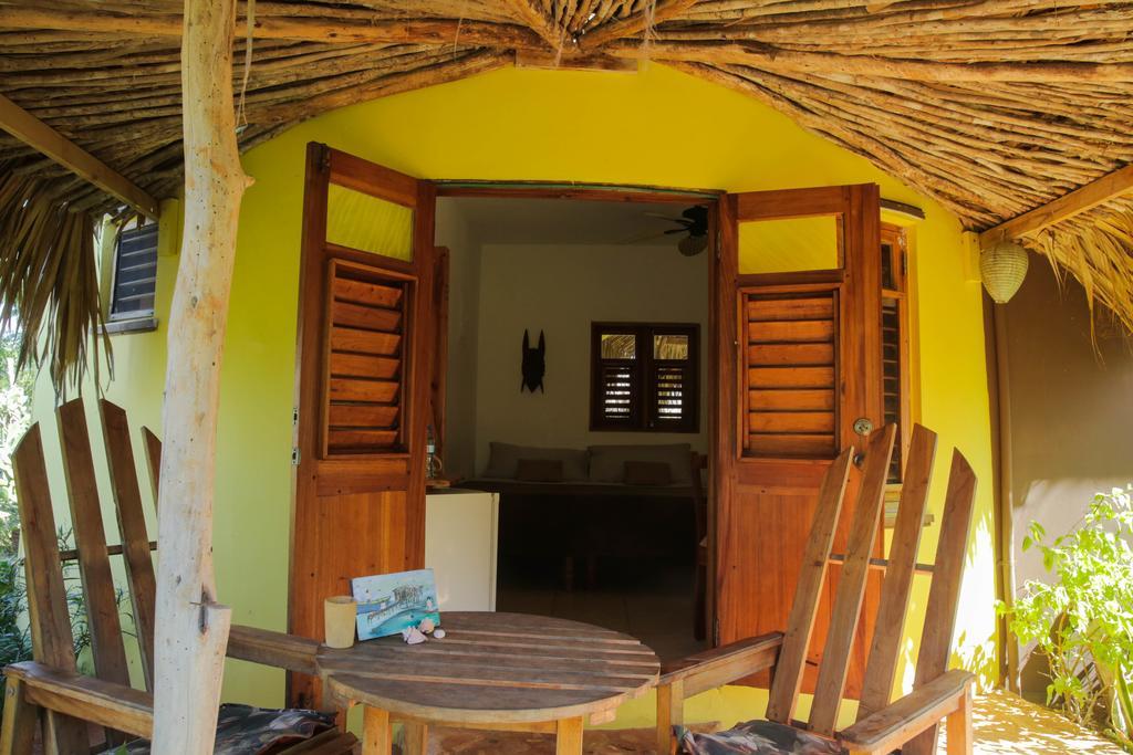 KuDehya Guesthouse Treasure Beach Exterior foto