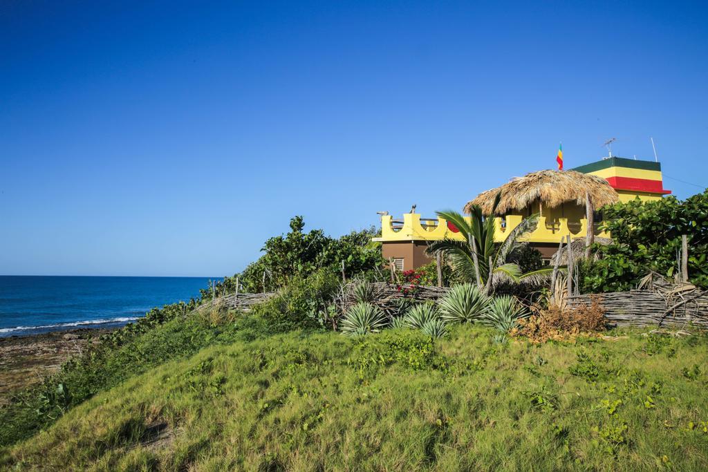 KuDehya Guesthouse Treasure Beach Exterior foto