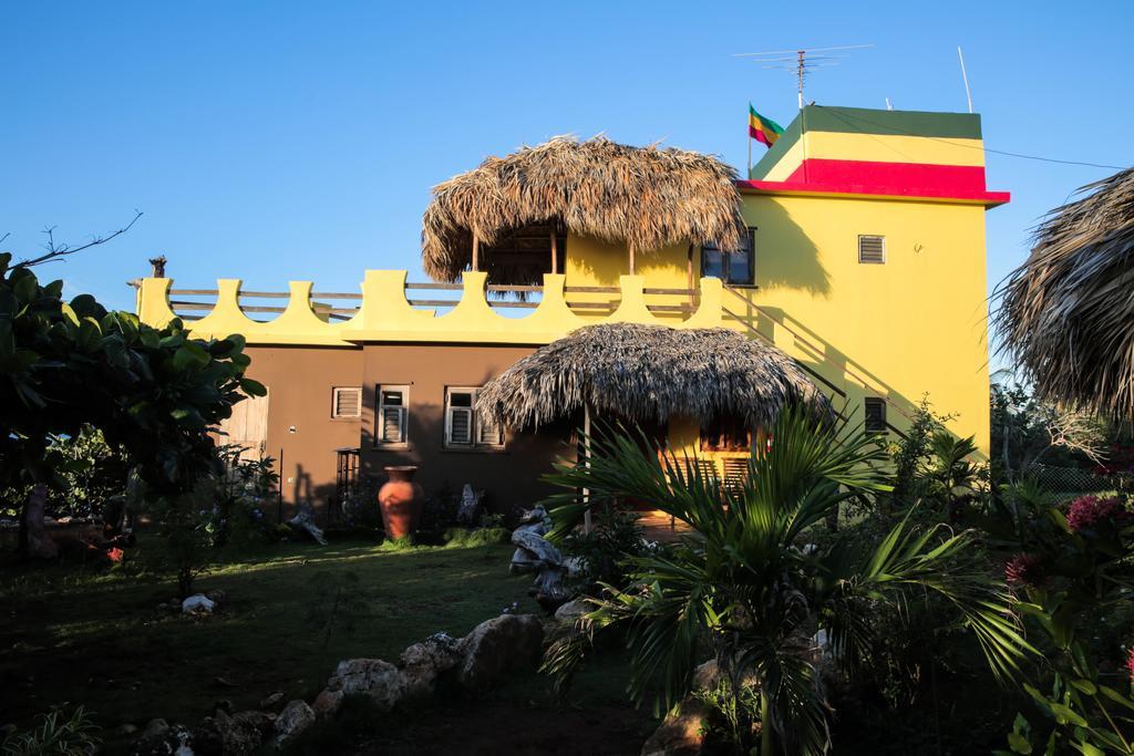 KuDehya Guesthouse Treasure Beach Exterior foto