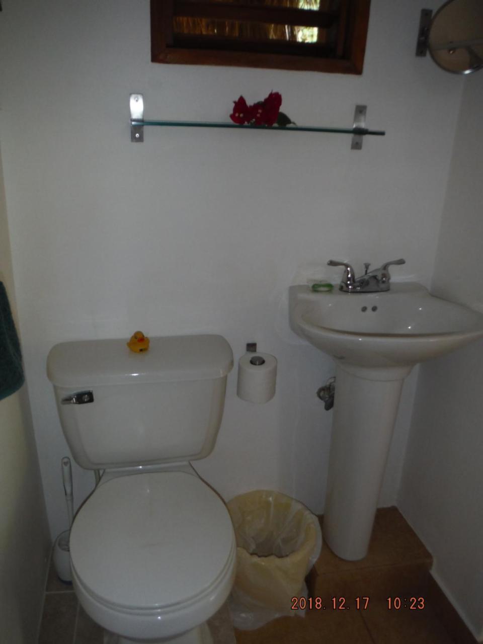 KuDehya Guesthouse Treasure Beach Exterior foto