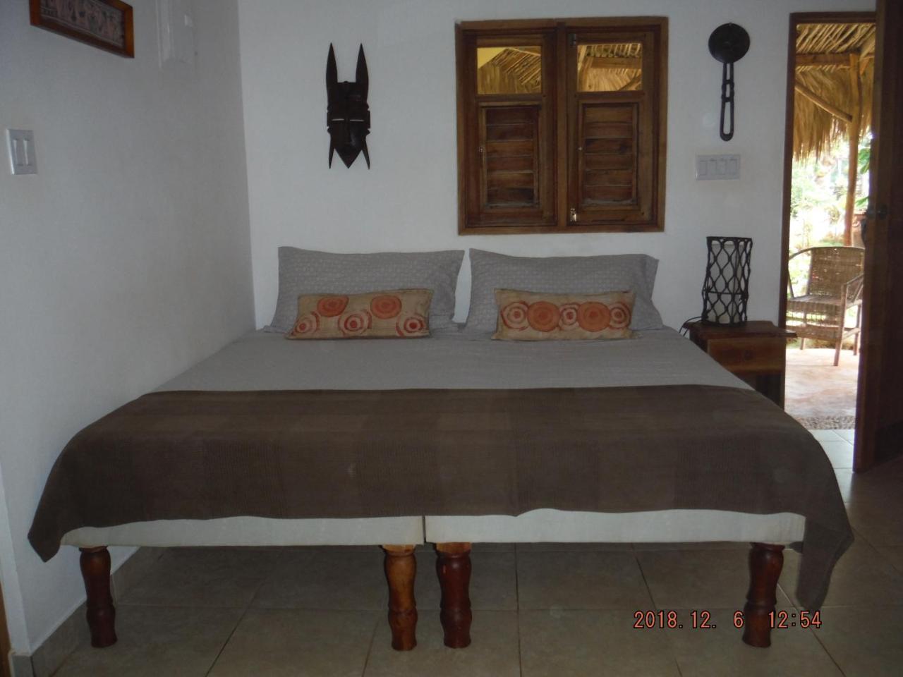 KuDehya Guesthouse Treasure Beach Exterior foto