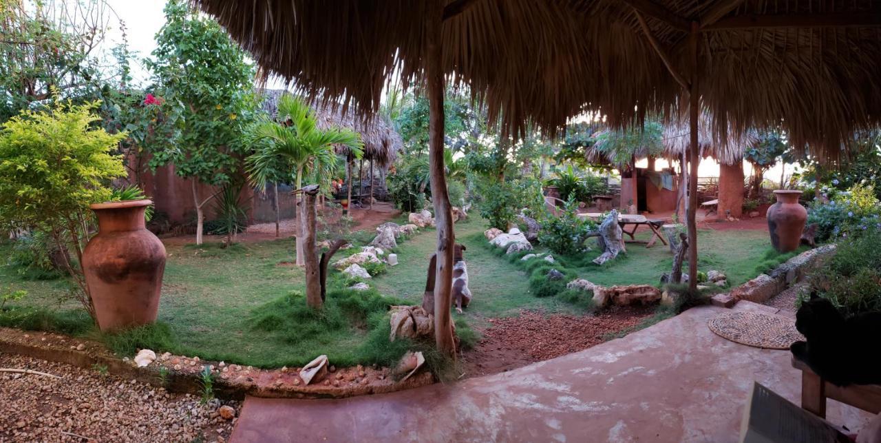 KuDehya Guesthouse Treasure Beach Exterior foto